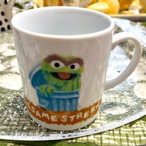 Oscar the Crouch Vintage 1980s Sesame Street (Jim Henson/Sony Product) Mug. New